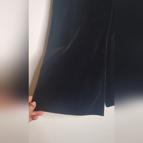 THEORY -size 6- velvet capri black cropped/pants- side pockets- back pockets - Picture 9 of 9